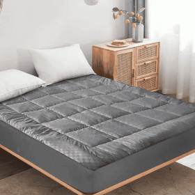 Solid-color Embossed Mattress Bedspread (Option: White-Twin)